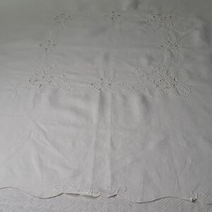 Unbranded Table Cover 38" White Embroidered